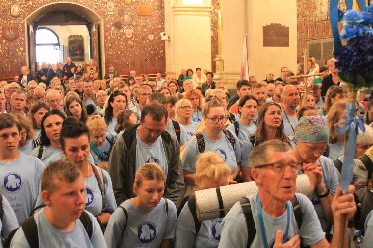 Pielgrzymka. W kaplicy Matki Bożej