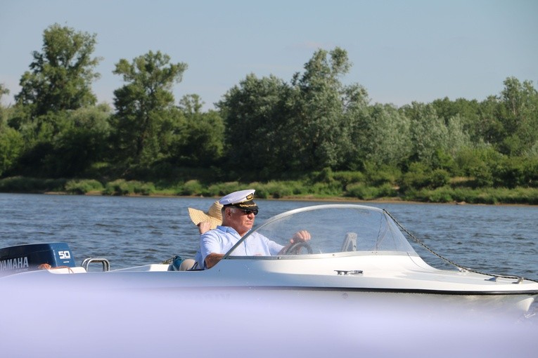 Czerwińsk n. Wisłą. Różaniec z bp. Piotrem Liberą