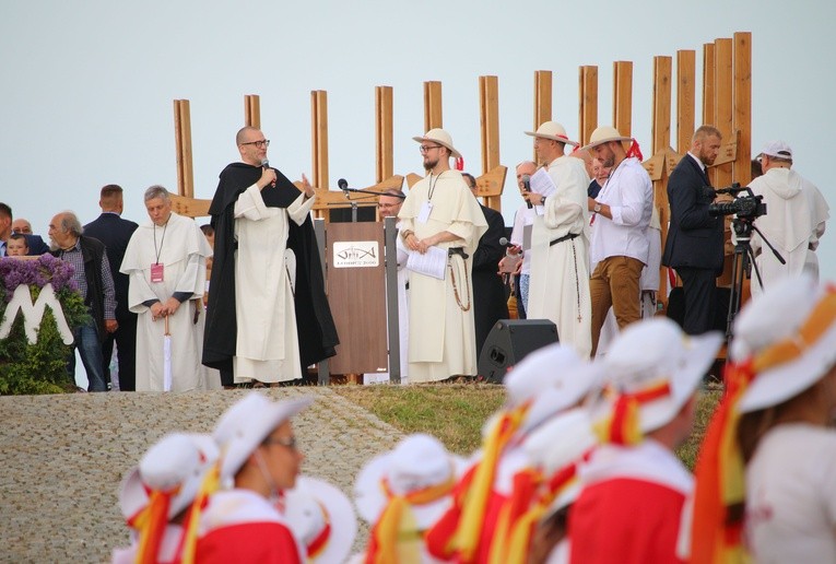 Modlitwa, śpiew i taniec