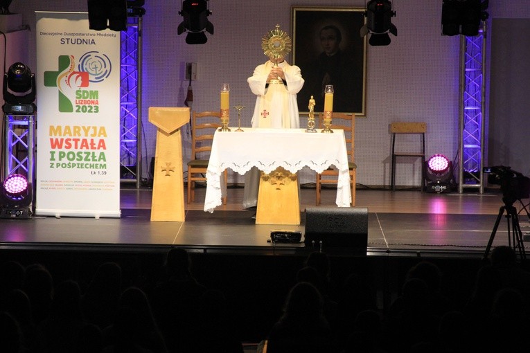 Pielgrzymka młodzieży z Rostkowa do Przasnysza - cz. 2