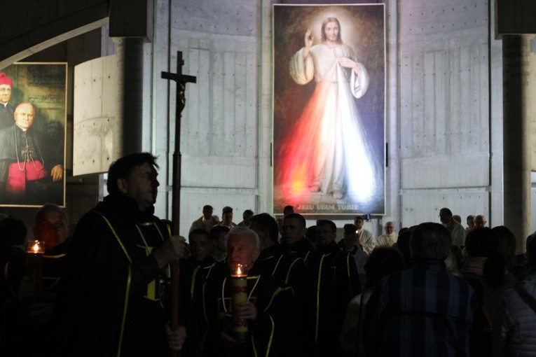 Płock. Pierwsza Msza św. w budowanym sanktuarium Bożego Miłosierdzia