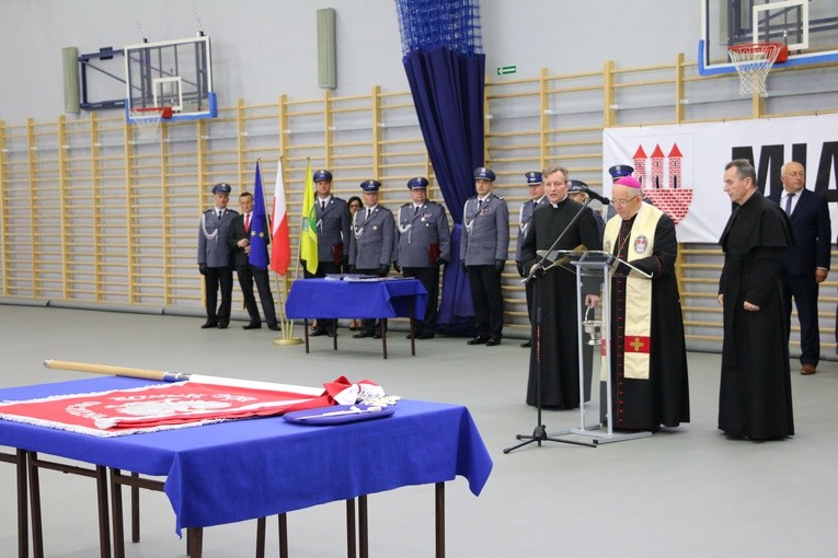 Sztandar dla policji w Przasnyszu