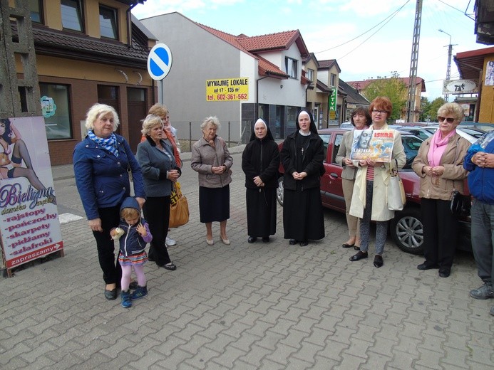 Koronka na ulicach miast 