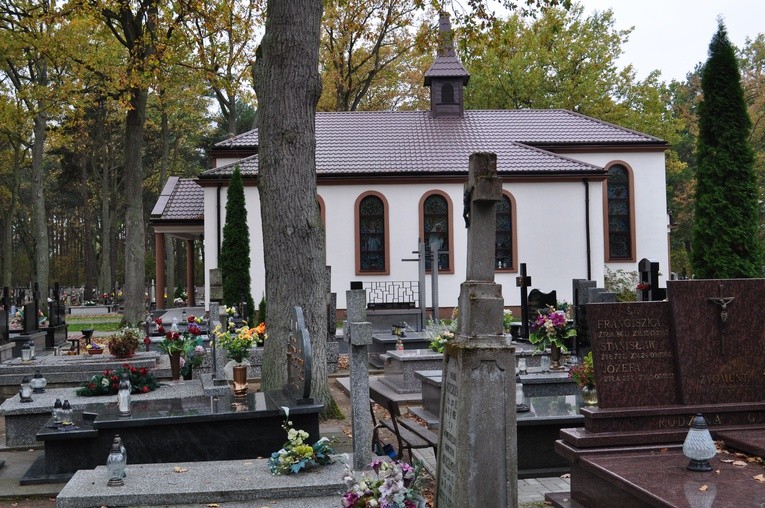 Cmentarz w Gąbinie