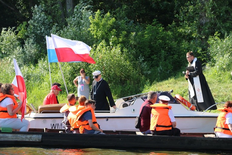 Czerwińsk n. Wisłą. Różaniec z bp. Piotrem Liberą