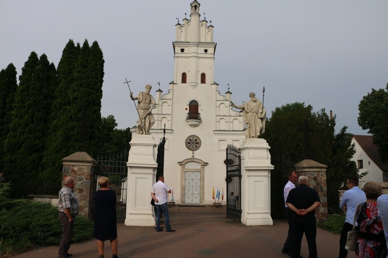 Krasne. Poświęcenie odnowionego ołtarza
