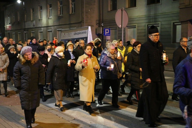 Płońsk. Różaniec w intencji zmarłych