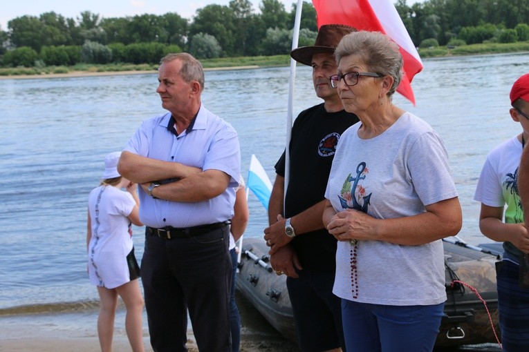 Czerwińsk n. Wisłą. Różaniec z bp. Piotrem Liberą