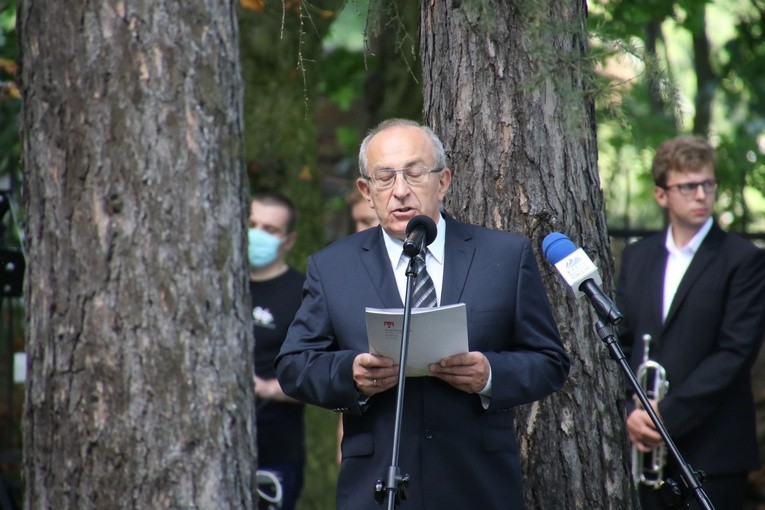 Płock. Uroczystości na cmentarzu garnizonowym