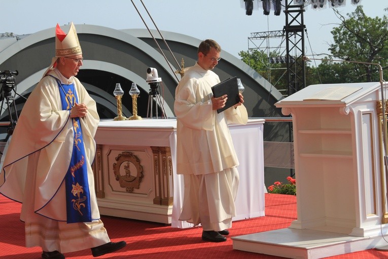 Pielgrzymka na Jasną Górę. Msza św. na szczycie