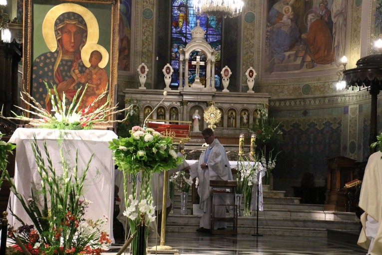 Płock. Modlitwa w intencji ojczyzny w katedrze