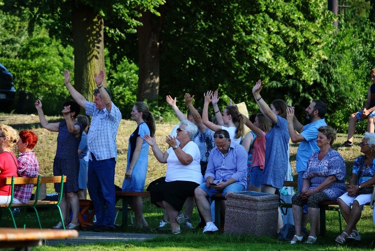 Uwielbienie w Ryjewie