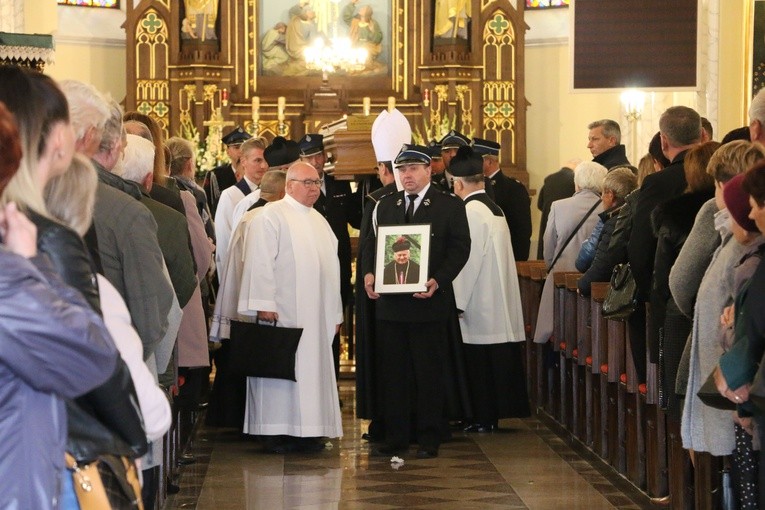 Stara Wrona. Uroczystości pogrzebowe ks. kan. Wawrzyńca Ulanowskiego