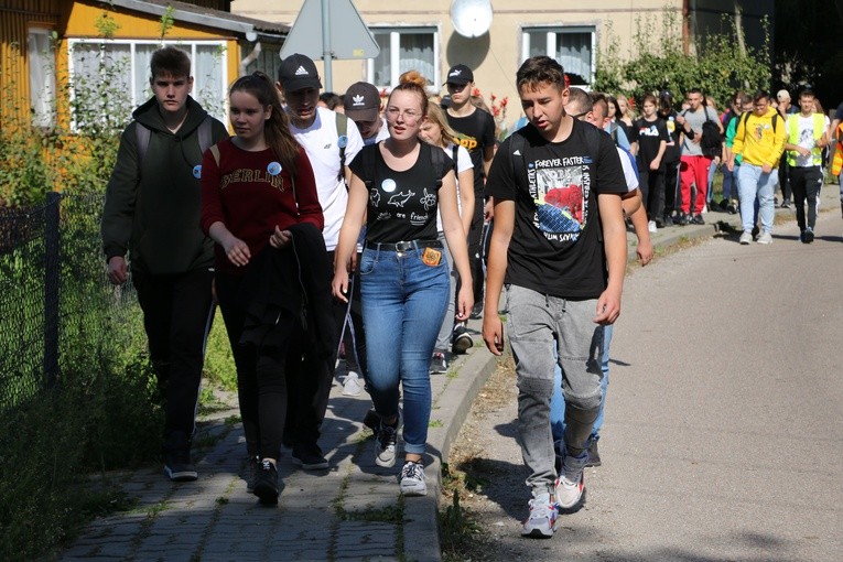 Pielgrzymka młodych z Rypina do Obór