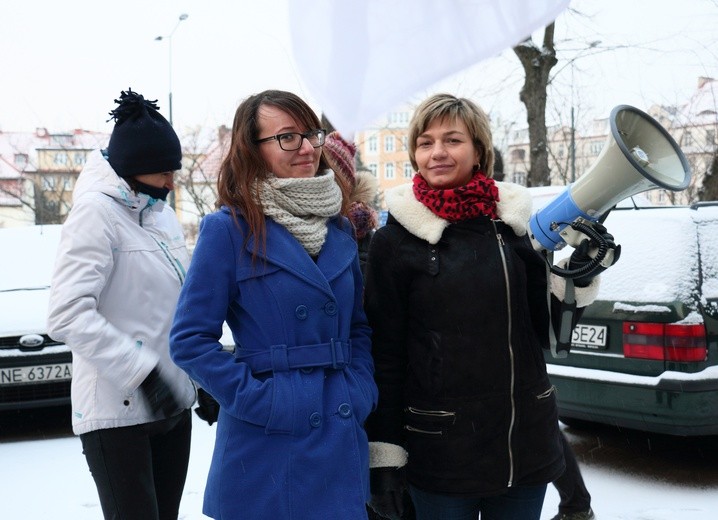 "Piętnasta" pod bramą więzienia