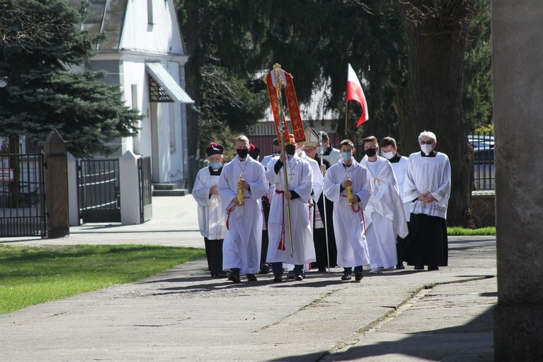 Maków Mazowiecki. Poświęcenie krzyża morowego