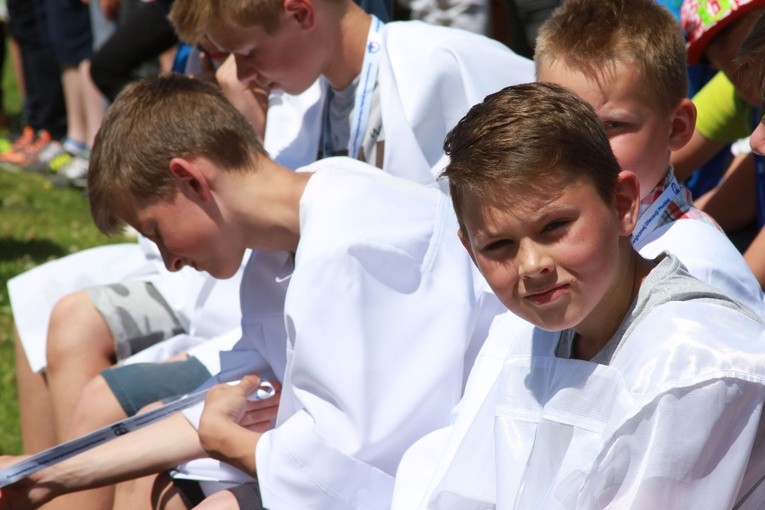 Ministranci i dzieci komunijne w Czerwińsku