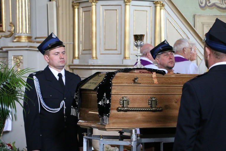 Lekowo. Pogrzeb ks. Tadeusza Janowskiego