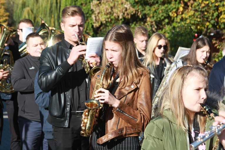 Pomnik bł. ks. J. Popiełuszki w Mławie
