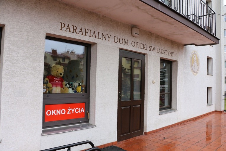 Płońsk. Okno życia
