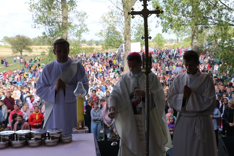 Rostkowo. Pielgrzymka dzieci (część II)