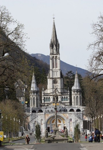 LOURDES150308_HP248.jpg