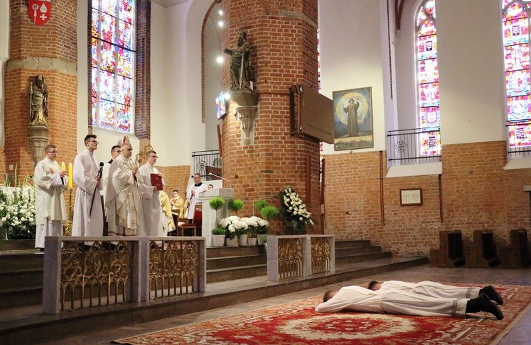 Święcenia diakonatu