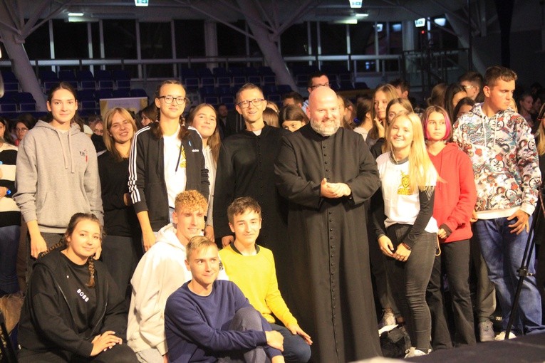Pielgrzymka młodzieży z Rostkowa do Przasnysza - cz. 2