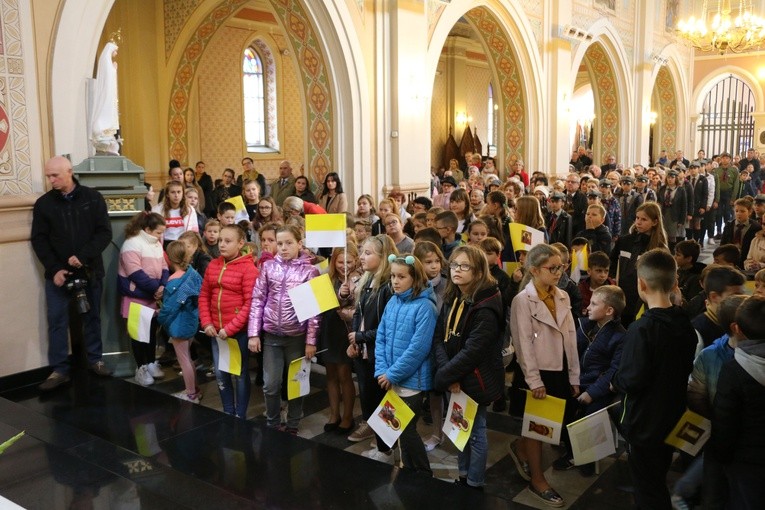 Raciąż. Wprowadzenie relikwii Jana Pawła II 