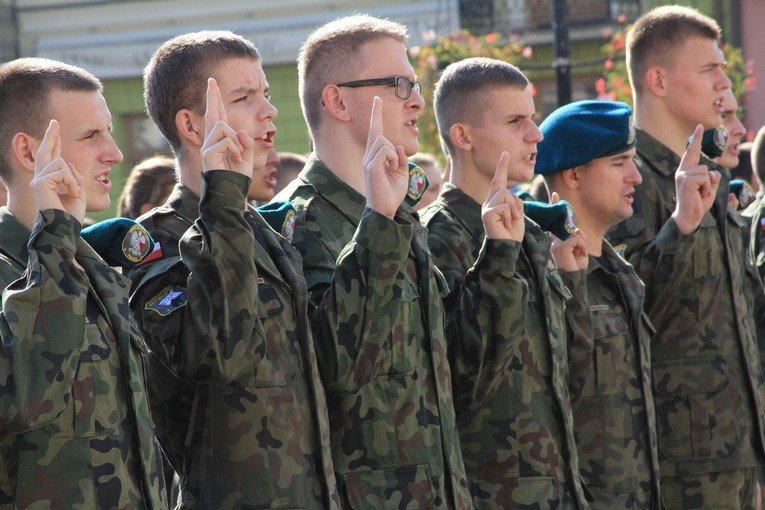 Ślubowanie w szkołach PUL w Płocku