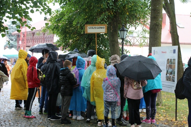 Rostkowo. Pielgrzymka dzieci