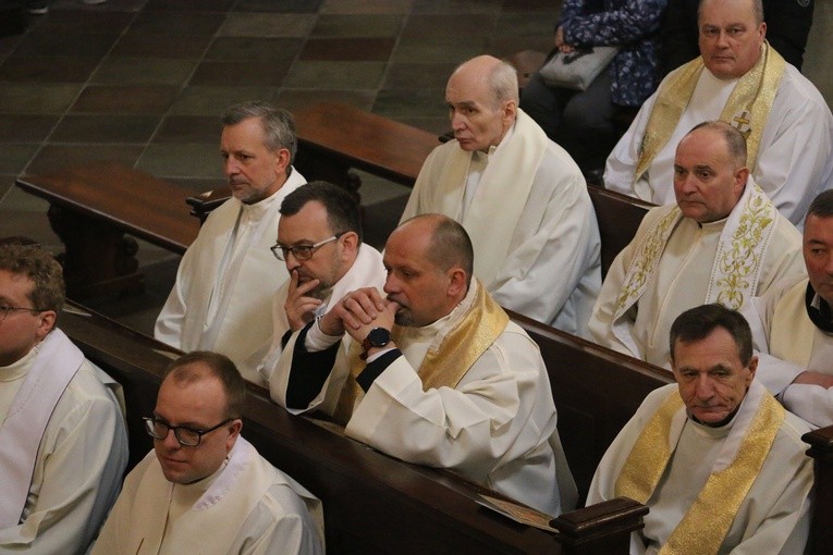 Płock. Msza Krzyżma w bazylice katedralnej