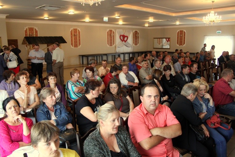 Raciąż. Wojewoda rozmawia z rolnikami