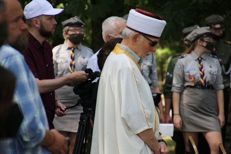 Płock. Uroczystości na cmentarzu garnizonowym