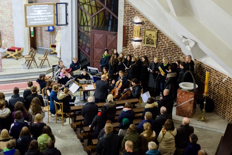 Symbole ŚDM - parafia św. Jerzego
