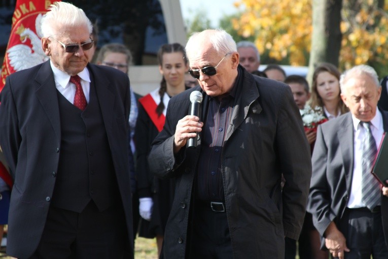 Dąb Pamięci w par. Janowiec Kościelny