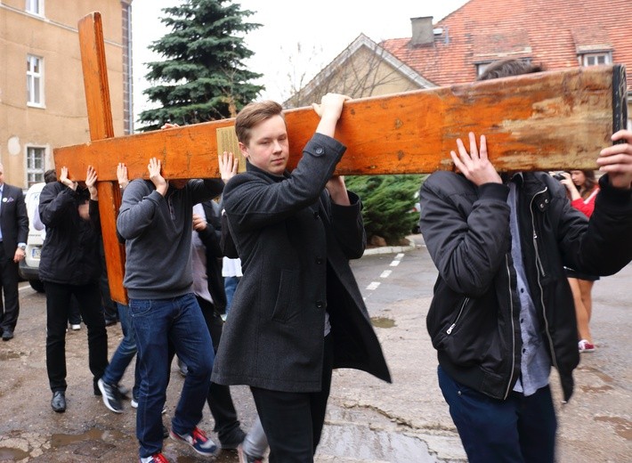 Symbole ŚDM - Zespół Szkół Pijarskich w Elblągu