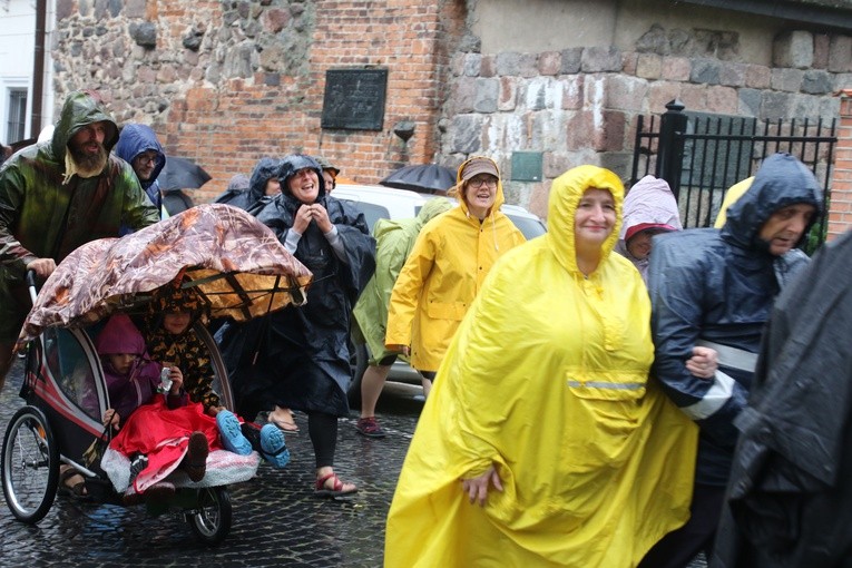 Pielgrzymka na Jasną Górę. Wyjście z Płocka cz.1