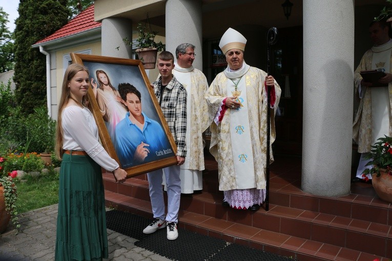 Popowo Kościelne. Wprowadzenie relikwii bł. Carla Acutisa