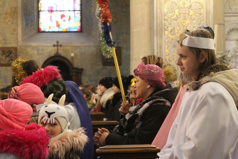 Mali kolędnicy w Płocku