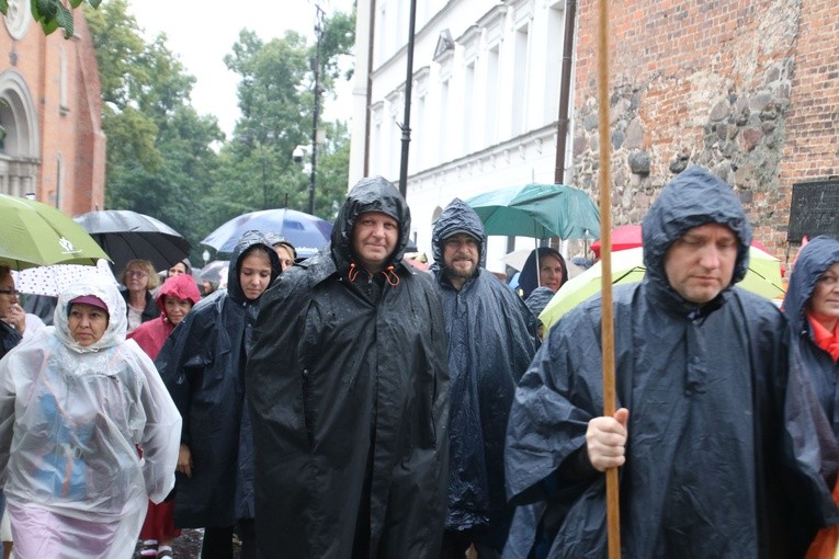 Pielgrzymka na Jasną Górę. Wyjście z Płocka cz.1