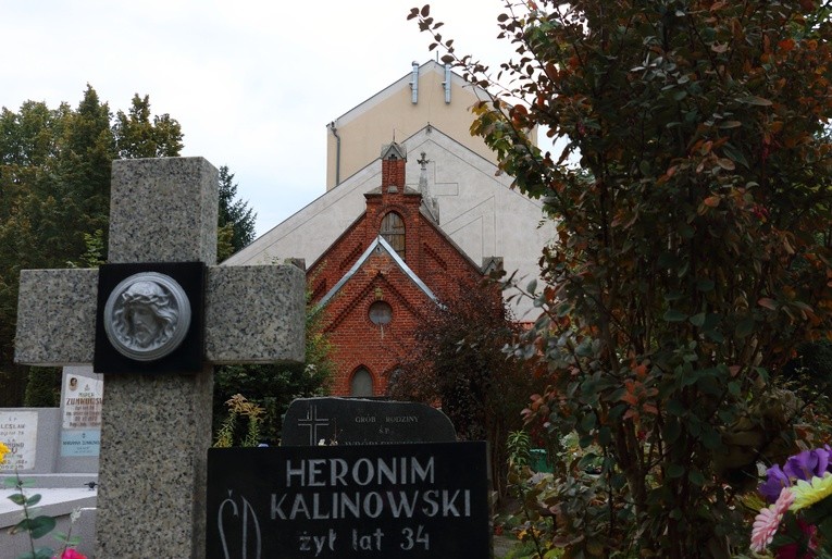 Cmentarz przy kościele Marianów