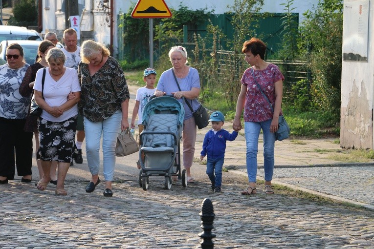 Czerwińsk n. Wisłą. Procesja w wigilię uroczystości Wniebowzięcia NMP