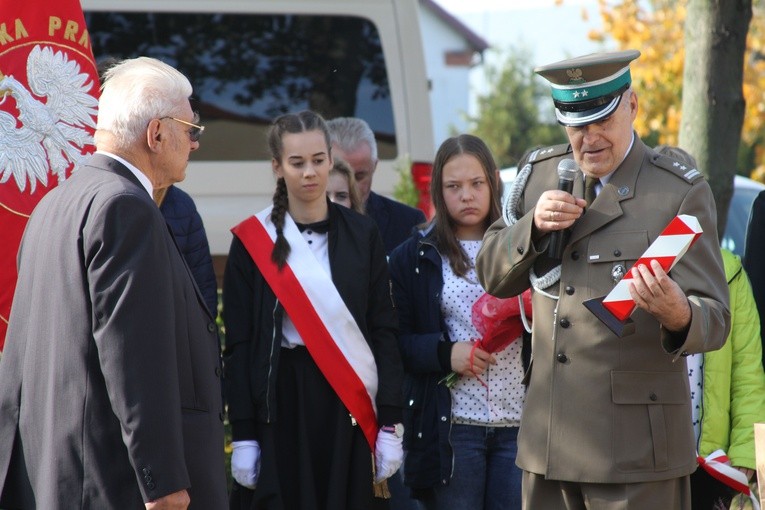 Dąb Pamięci w par. Janowiec Kościelny