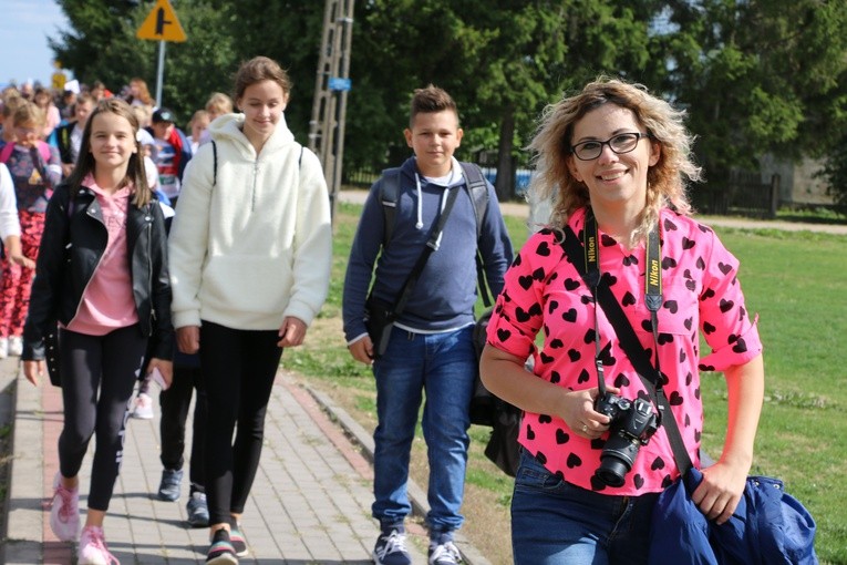 Rostkowo. Pielgrzymka dzieci (część II)