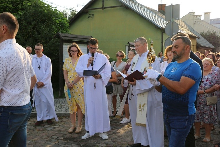 Czerwińsk n. Wisłą. Procesja w wigilię uroczystości Wniebowzięcia NMP