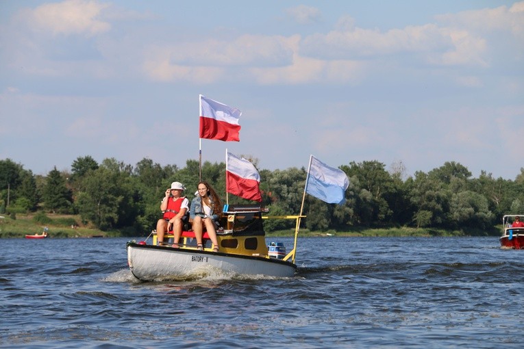 Czerwińsk n. Wisłą. Różaniec z bp. Piotrem Liberą