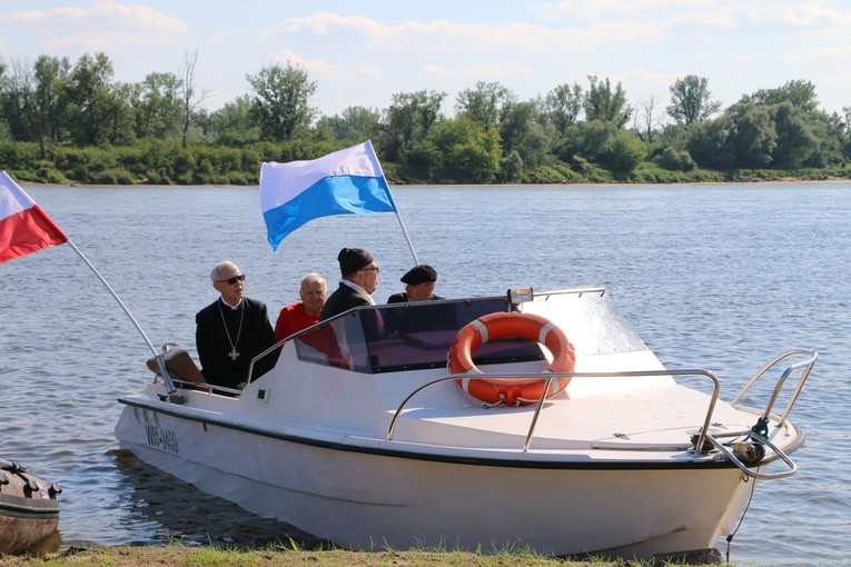 Czerwińsk n. Wisłą. Różaniec z bp. Piotrem Liberą