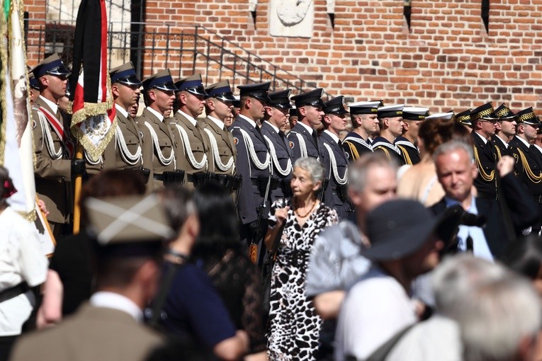 Kard. Macharski spoczął na Wawelu