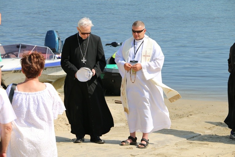 Czerwińsk n. Wisłą. Różaniec z bp. Piotrem Liberą